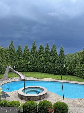 1 CRANBURY HILL CT, Mount Laurel, NJ 08054