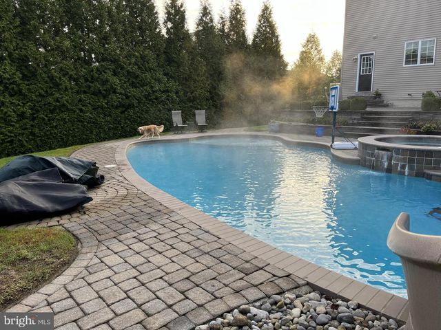 1 CRANBURY HILL CT, Mount Laurel, NJ 08054