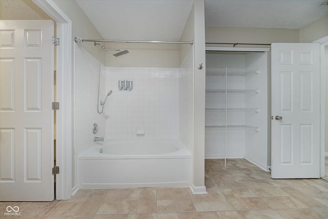 9300 Amberleigh Drive, Plainfield, IN 46168