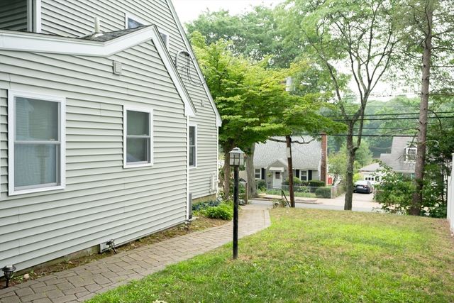 592 Poplar St, Boston, MA 02131