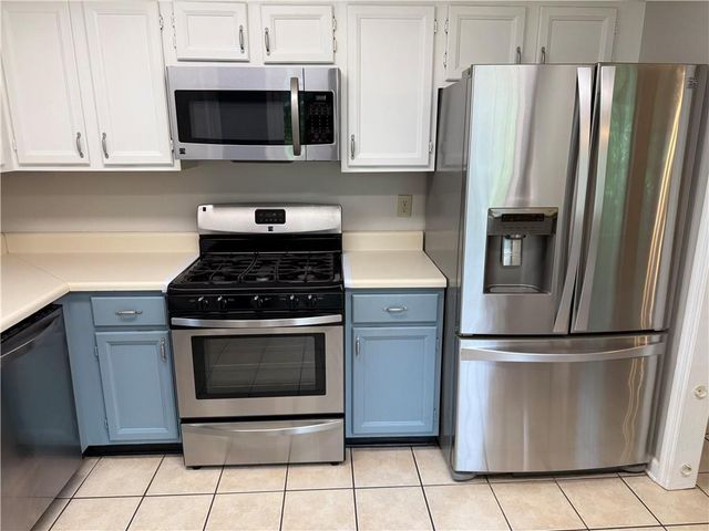 1035 Towne Manor NW Court, Kennesaw, GA 30144