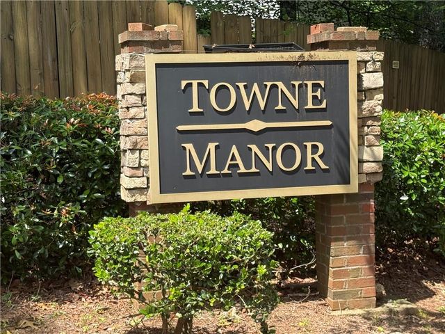 1035 Towne Manor NW Court, Kennesaw, GA 30144