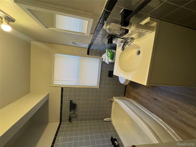 18457 Hoover Street, Detroit, MI 48205