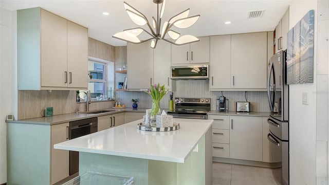 37 SUNSET DRIVE 44, Sarasota, FL 34236