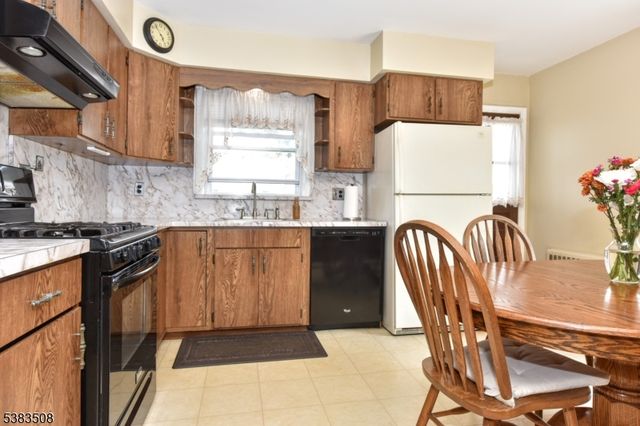 71 9Th Ave, Hawthorne Boro, NJ 07506