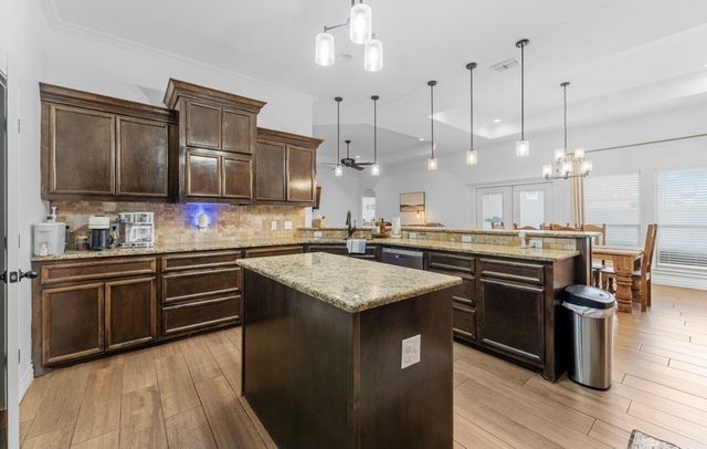 9501 Royal Oak Dr, Corpus Christi, TX 78410