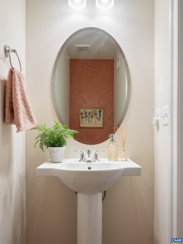 430 CLAIBOURNE RD, Crozet, VA 22932