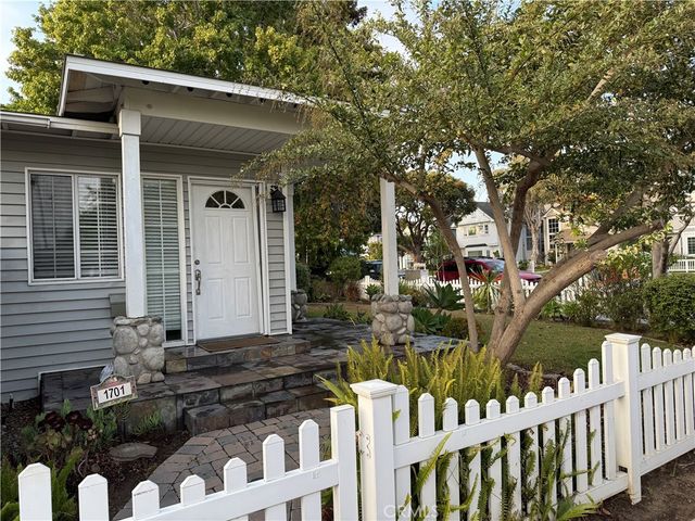 1701 Lake Street, Huntington Beach, CA 92648