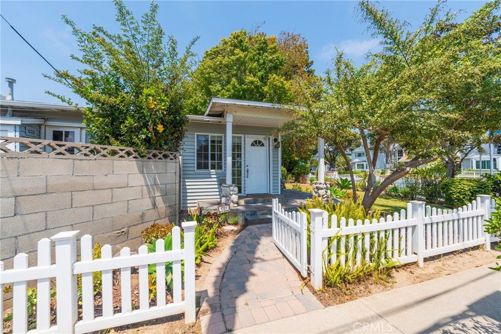 1701 Lake Street, Huntington Beach, CA 92648