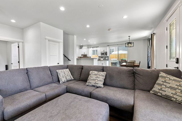 871 NE Whistle Way, Prineville, OR 97754