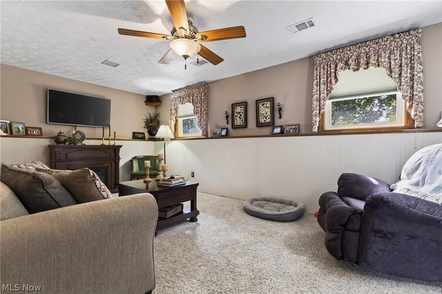 2379 Oak Trace Street, Youngstown, OH 44515