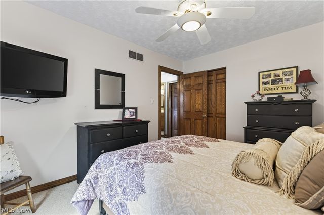 2379 Oak Trace Street, Youngstown, OH 44515