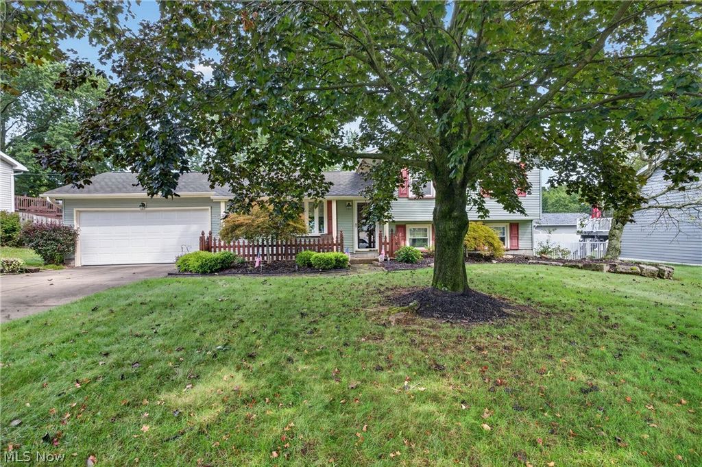 2379 Oak Trace Street, Youngstown, OH 44515