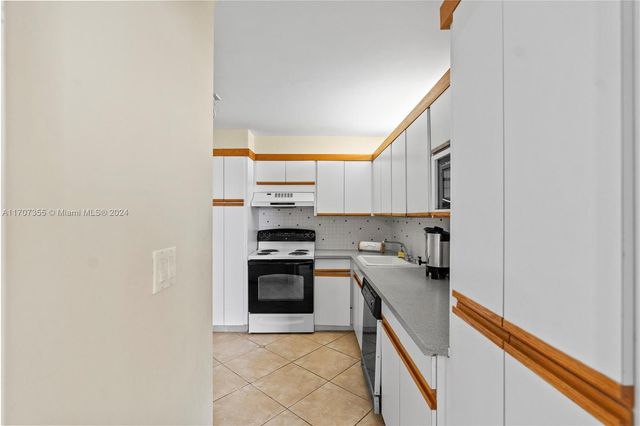 5005 Collins Ave 425, Miami Beach, FL 33140