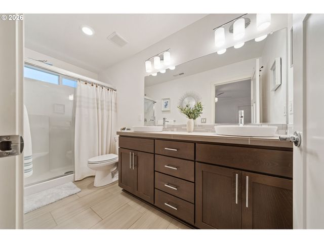 6230 Se GENROSA St, Hillsboro, OR 97123