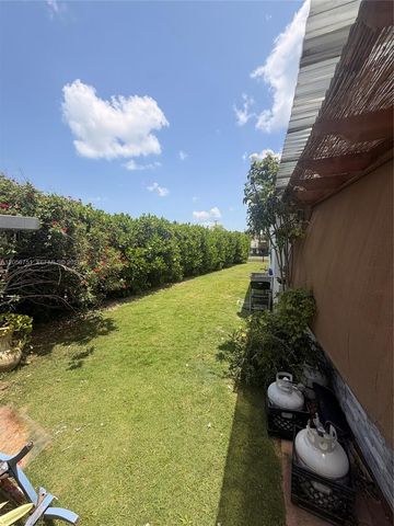 14985 Leisure Dr, Homestead, FL 33033