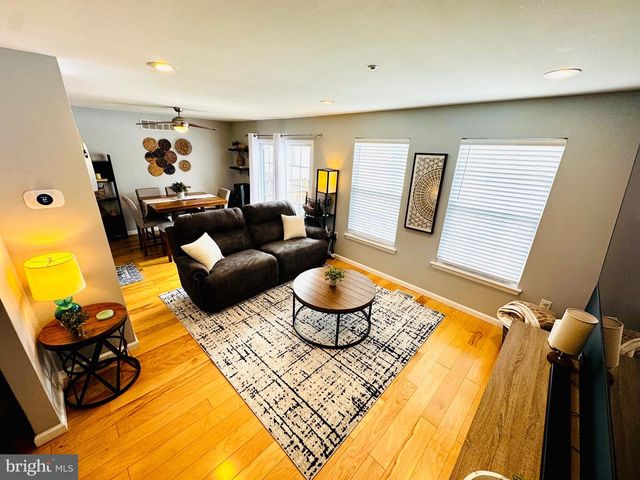 242 HIDDEN DR, Blackwood, NJ 08012