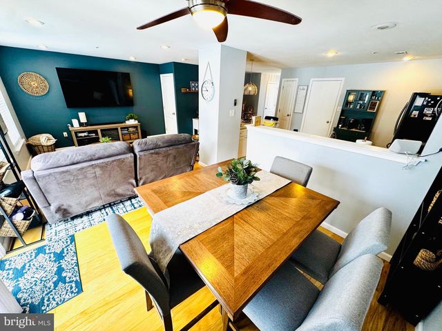 242 HIDDEN DR, Blackwood, NJ 08012