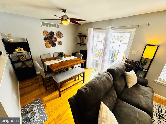 242 HIDDEN DR, Blackwood, NJ 08012