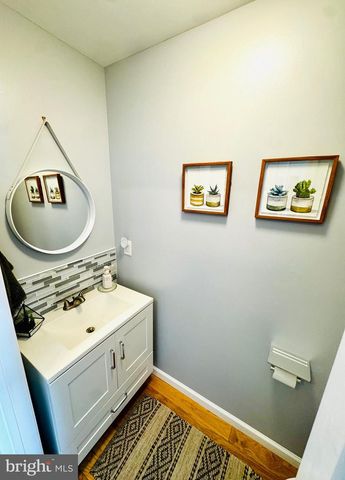 242 HIDDEN DR, Blackwood, NJ 08012