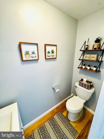 242 HIDDEN DR, Blackwood, NJ 08012