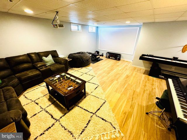 242 HIDDEN DR, Blackwood, NJ 08012