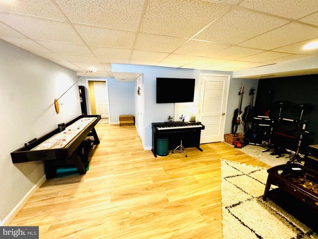 242 HIDDEN DR, Blackwood, NJ 08012