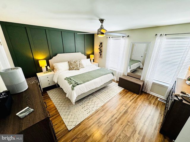 242 HIDDEN DR, Blackwood, NJ 08012