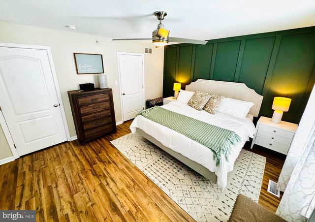 242 HIDDEN DR, Blackwood, NJ 08012