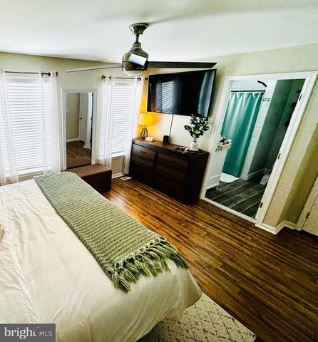 242 HIDDEN DR, Blackwood, NJ 08012