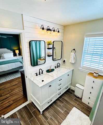 242 HIDDEN DR, Blackwood, NJ 08012