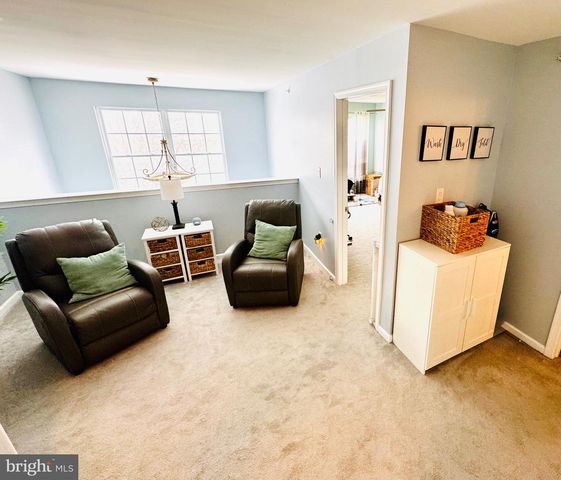 242 HIDDEN DR, Blackwood, NJ 08012