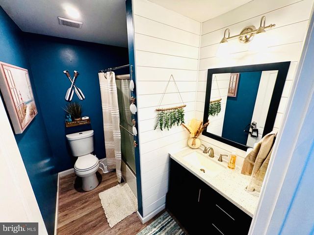 242 HIDDEN DR, Blackwood, NJ 08012