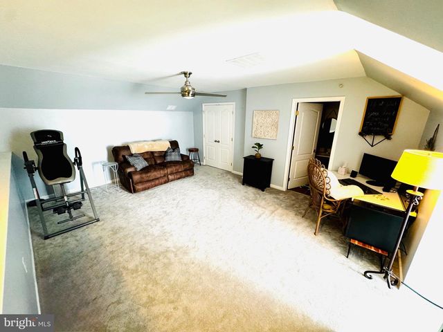 242 HIDDEN DR, Blackwood, NJ 08012