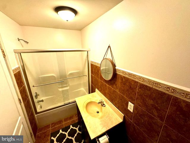 242 HIDDEN DR, Blackwood, NJ 08012