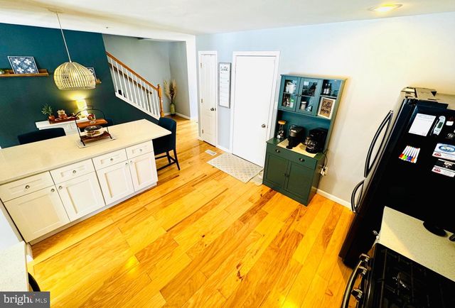 242 HIDDEN DR, Blackwood, NJ 08012