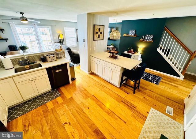 242 HIDDEN DR, Blackwood, NJ 08012