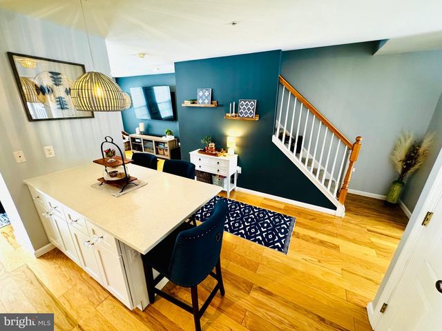 242 HIDDEN DR, Blackwood, NJ 08012