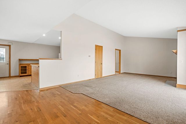 905 W Ridge Court, New Richmond, WI 54017