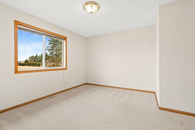 905 W Ridge Court, New Richmond, WI 54017