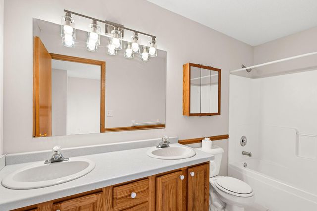 905 W Ridge Court, New Richmond, WI 54017