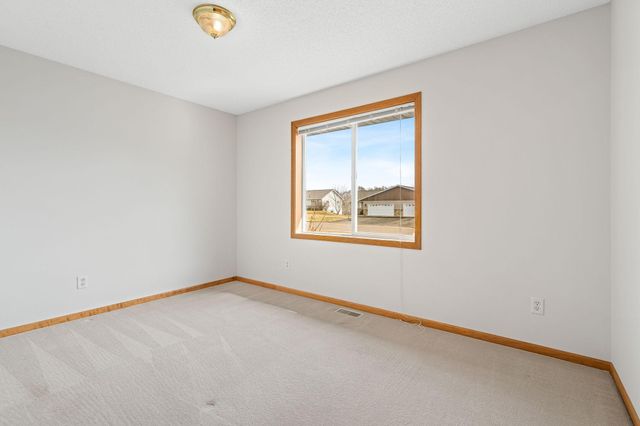 905 W Ridge Court, New Richmond, WI 54017