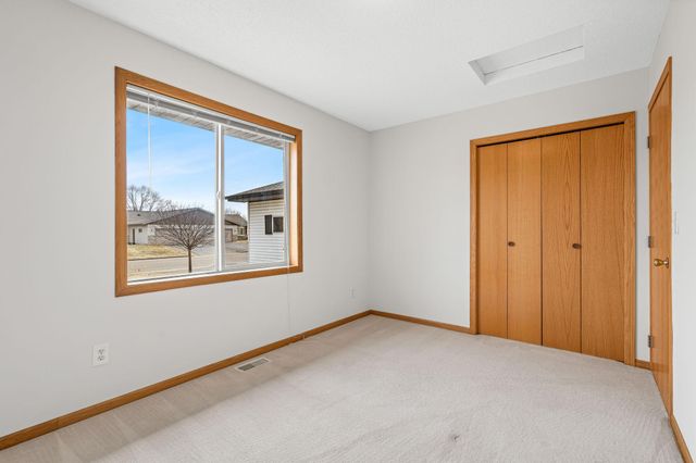 905 W Ridge Court, New Richmond, WI 54017