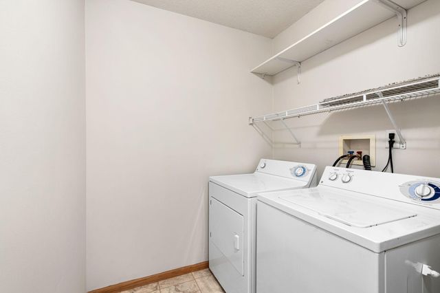 905 W Ridge Court, New Richmond, WI 54017