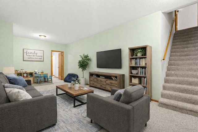 905 W Ridge Court, New Richmond, WI 54017