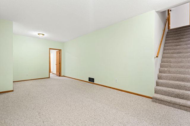 905 W Ridge Court, New Richmond, WI 54017