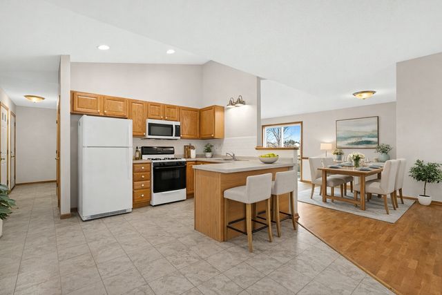 905 W Ridge Court, New Richmond, WI 54017