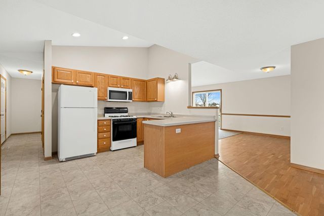 905 W Ridge Court, New Richmond, WI 54017