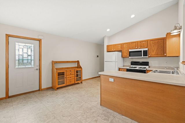 905 W Ridge Court, New Richmond, WI 54017