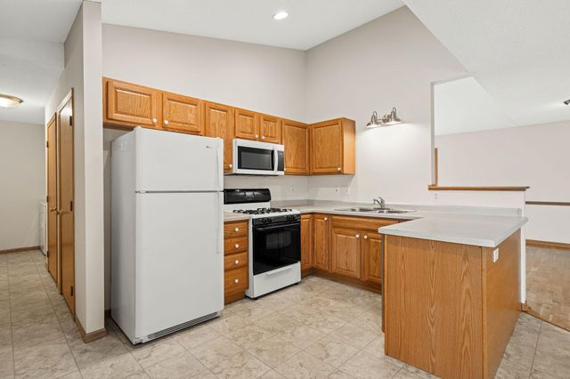 905 W Ridge Court, New Richmond, WI 54017